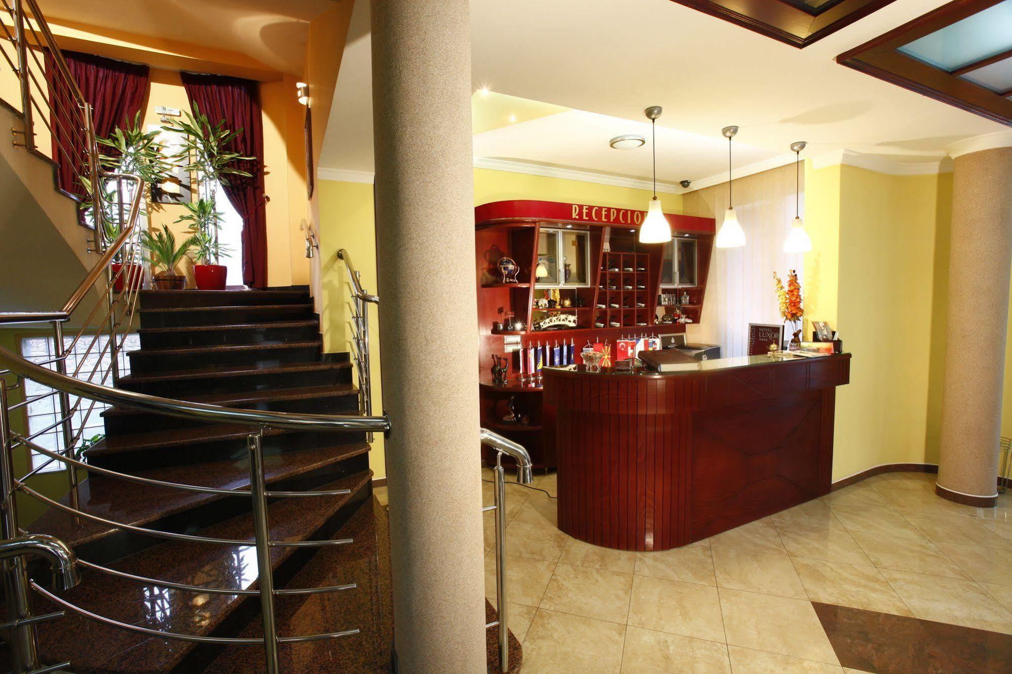 Hotel Luxor Suto Orizari Exterior photo